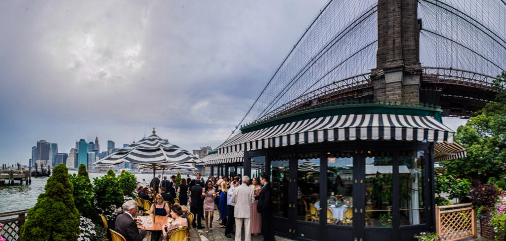 Kolor stitching | 15 pictures | Size: 13260 x 6327 | Lens: Standard | RMS: 3.60 | FOV: 180.28 x 69.33 ~ 13.35 | Projection: Cylindrical | Color: None |