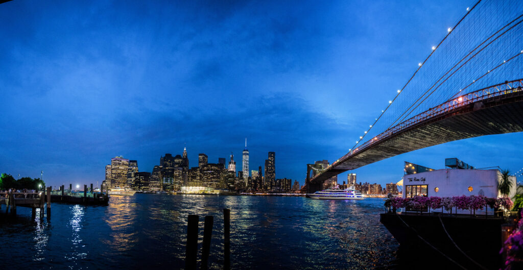 Kolor stitching | 9 pictures | Size: 10966 x 5665 | Lens: Standard | RMS: 2.46 | FOV: 156.75 x 67.31 ~ 11.54 | Projection: Cylindrical | Color: None |