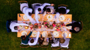 country wedding table toast aereal. (c) Andre Maier
