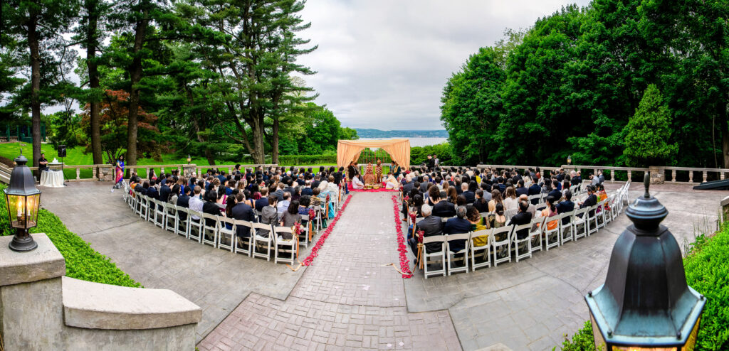 Kolor stitching | 6 pictures | Size: 9172 x 4423 | Lens: Standard | RMS: 3.42 | FOV: 142.15 x 60.72 ~ -7.17 | Projection: Cylindrical | Color: LDR |